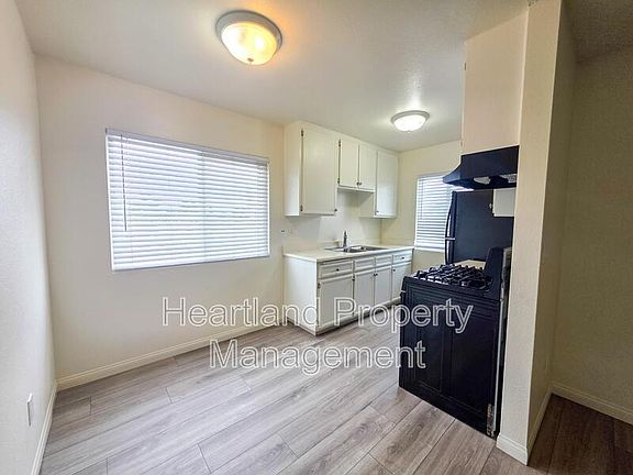 3rd image of 955 Imperial Beach Blvd