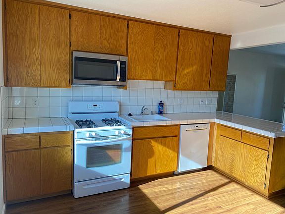 2nd image of 784 Wesley Ave APT 4