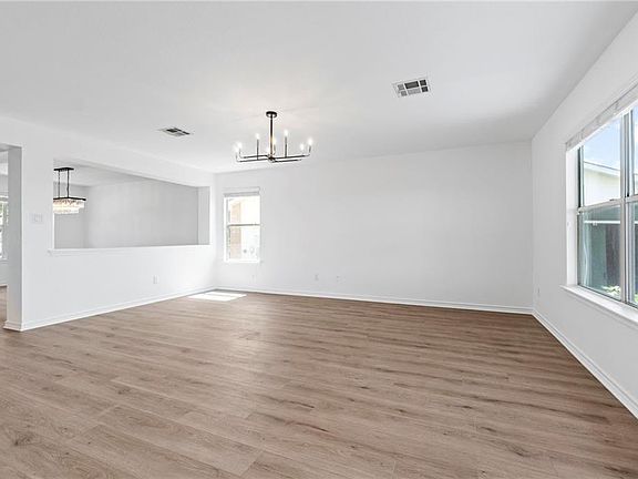 4th image of 329 Prairie Verbena Dr
