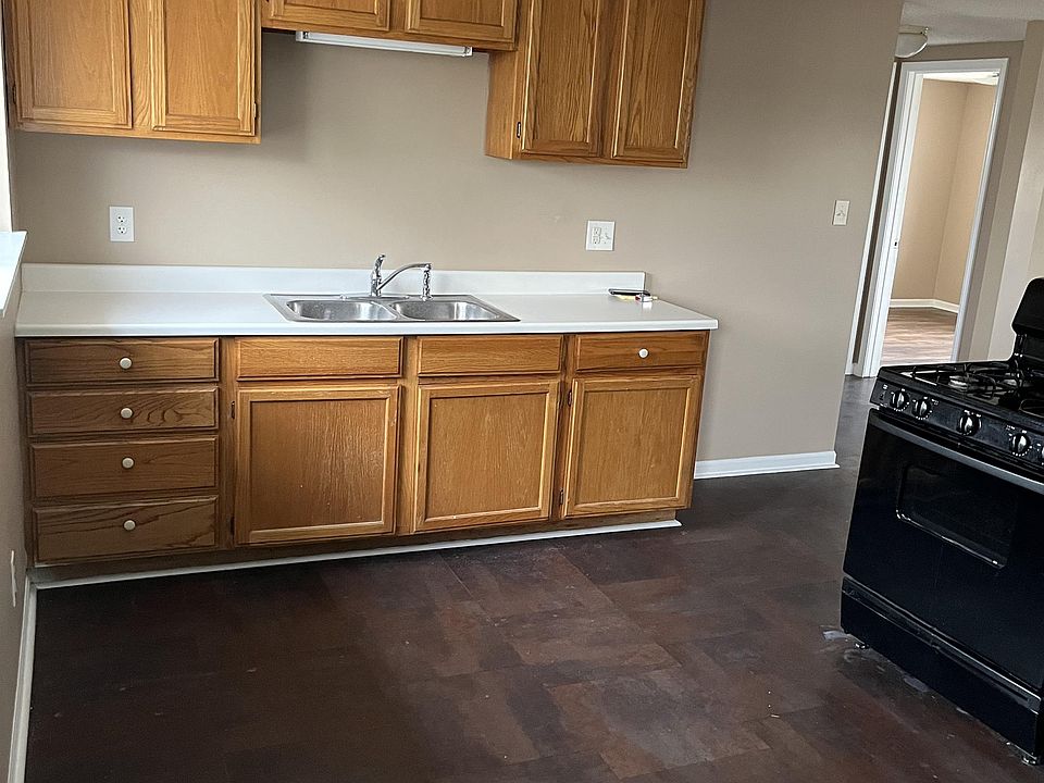 kitchen/ dining area