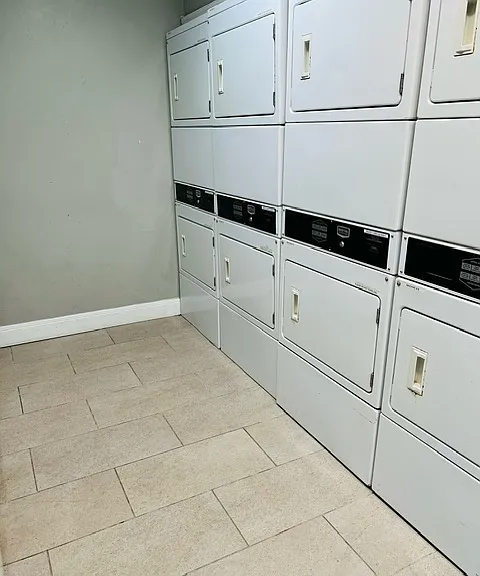 Carriage House Apartments — Photo 10