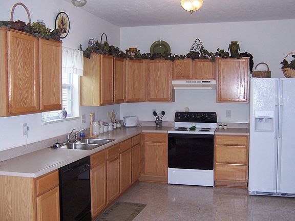 Eat-in Kitchen