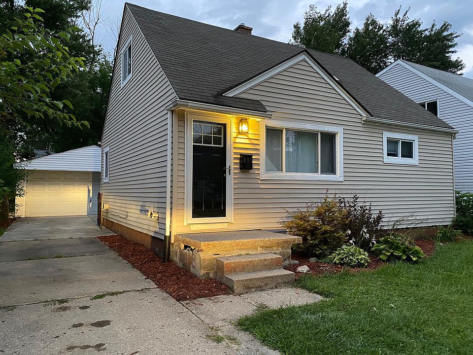1st image of 899 E Barrett Ave