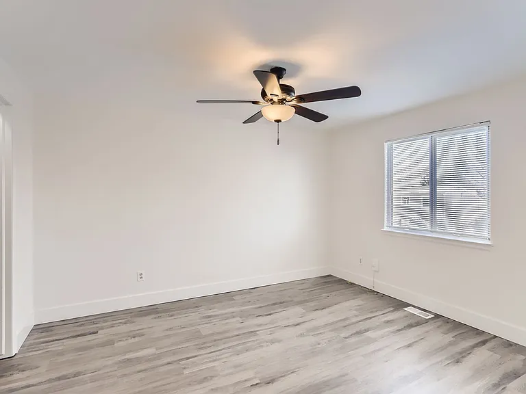 2046 Sumac St — Photo 18