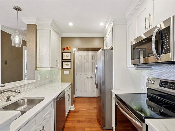 5th image of 300 Johnson Ferry Rd NE Unit B804