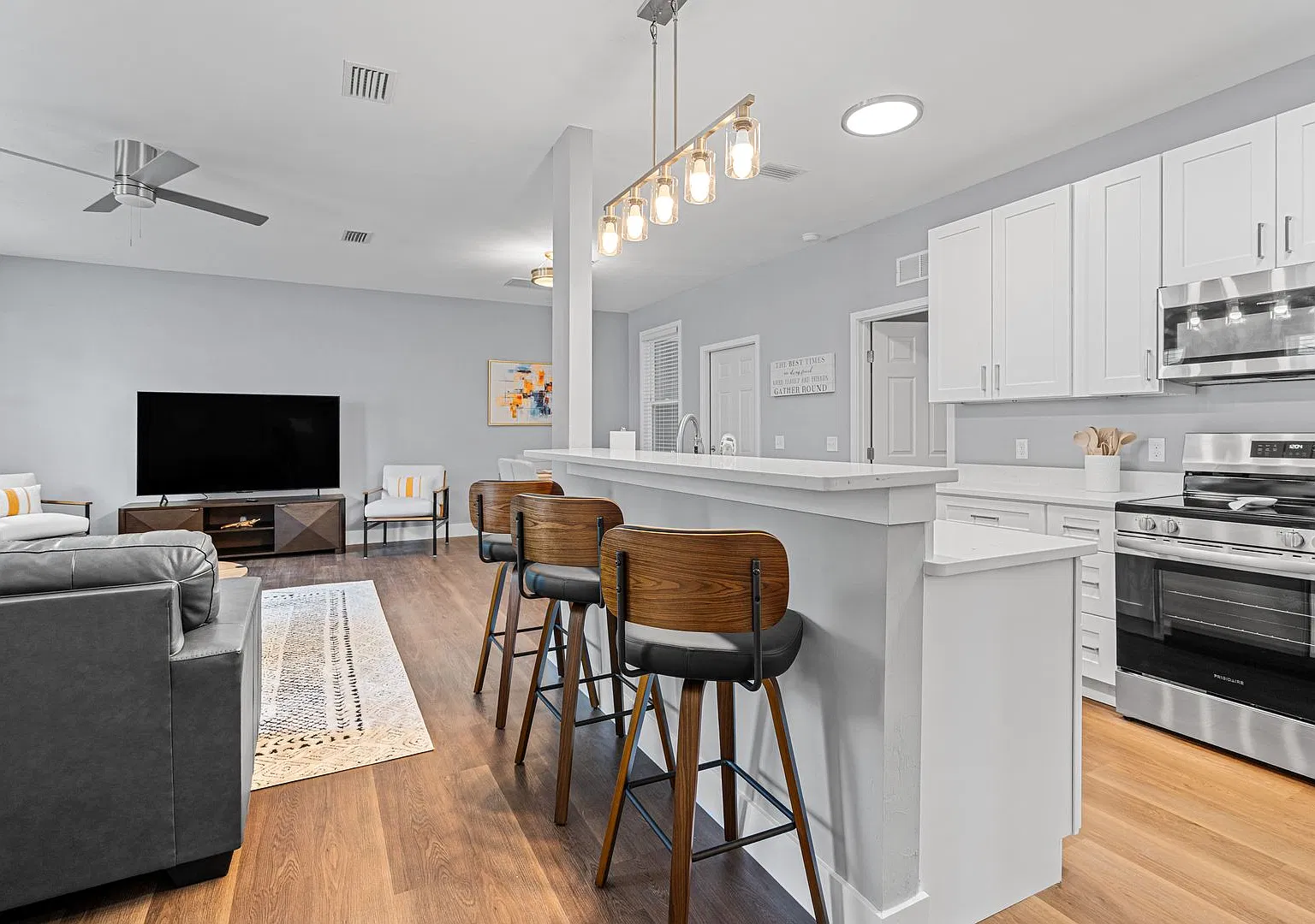 Brand New Construction Luxury 4 Bed/4 Bath home - Now Leasing for Fall 2027 — Photo 2
