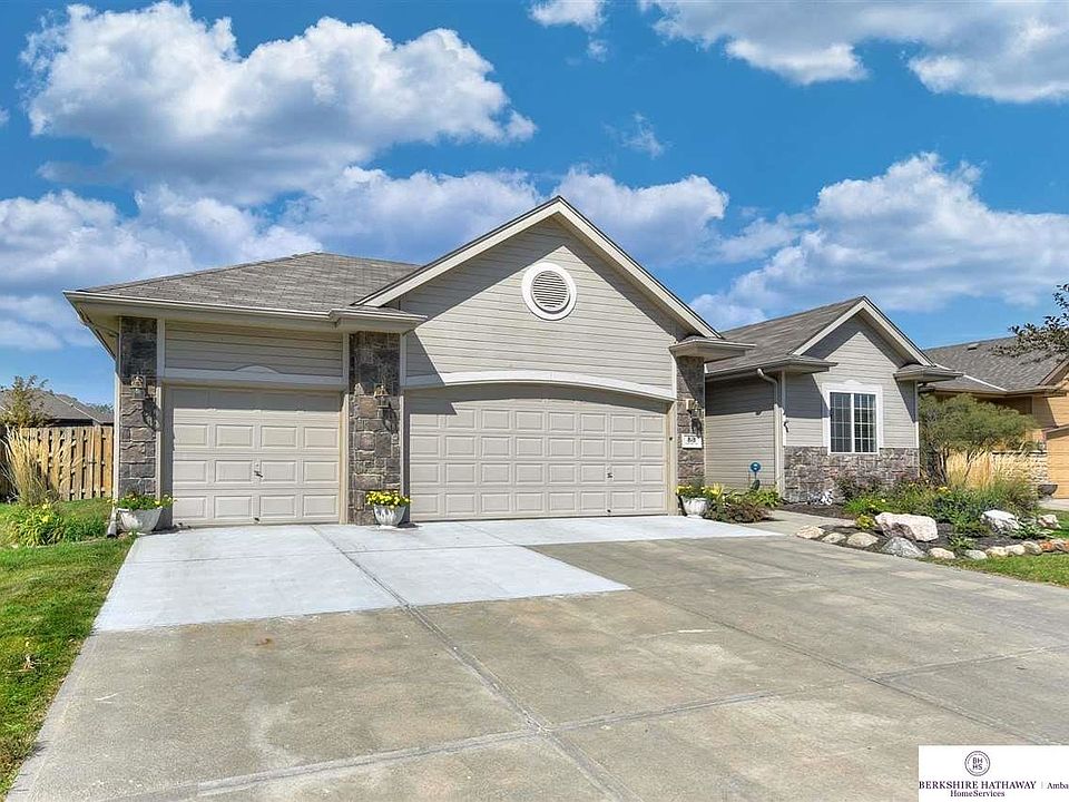 1st image of 818 S 190th Ave
