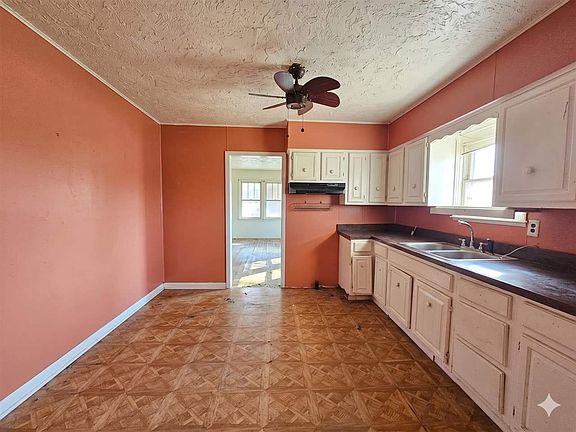 3rd image of 1819 S Main St