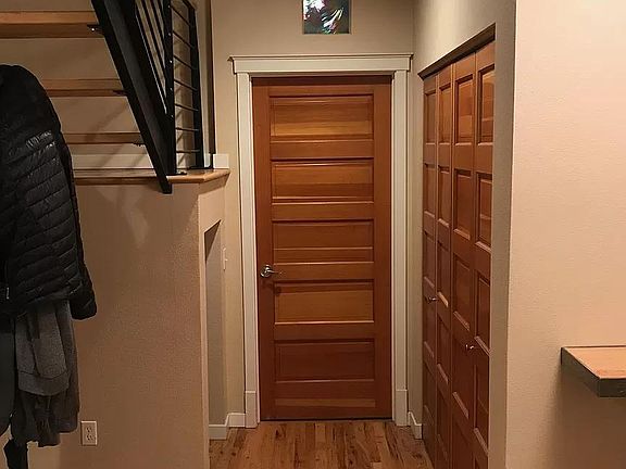 Entryway area.