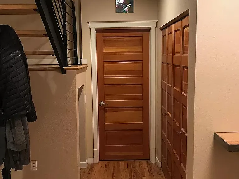 Entryway area.