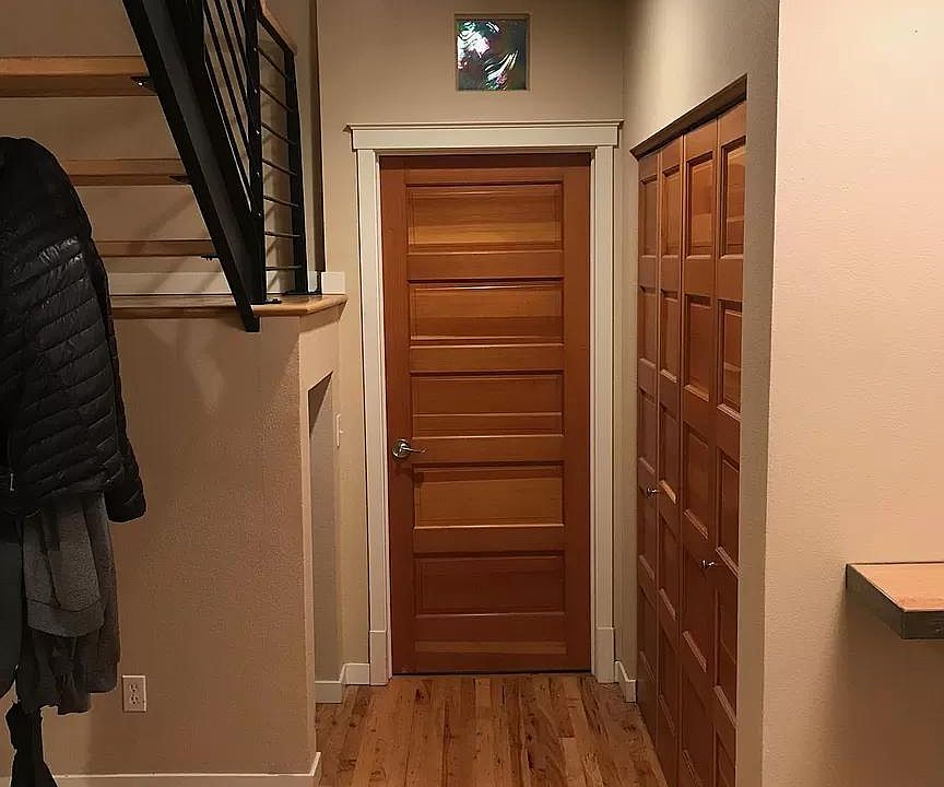 Entryway area.
