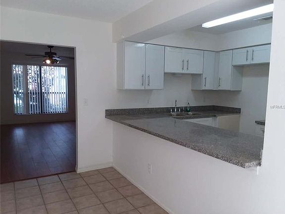 4th image of 609 Casa Park Ct #L