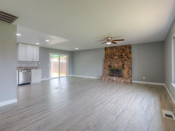 2nd image of 2442 Hall St
