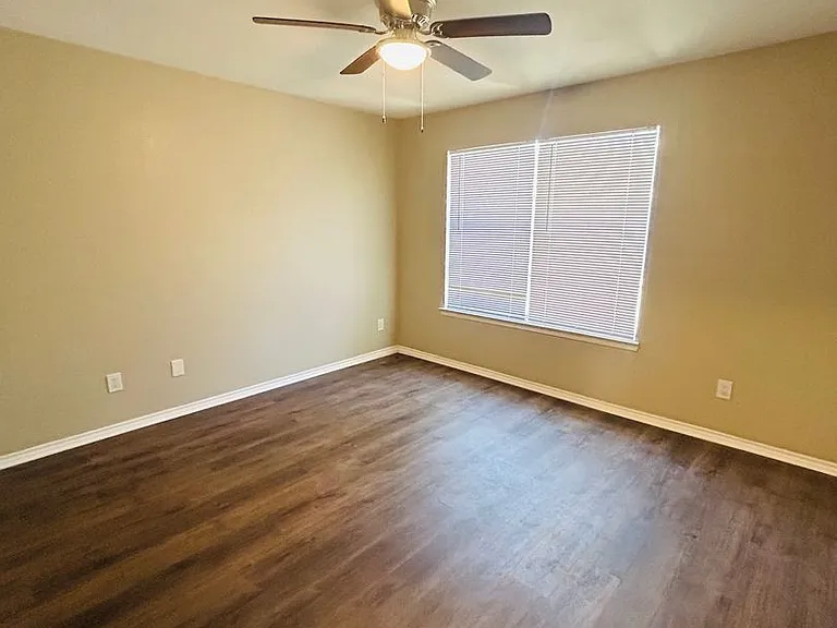 3309 Alta Vista Dr — Photo 8