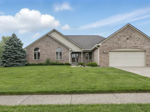 105 Meadowview Ln, Greenwood, IN 46142