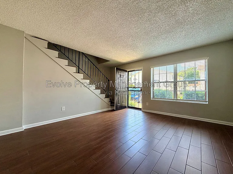 684 Hobbs Dr #O — Photo 3