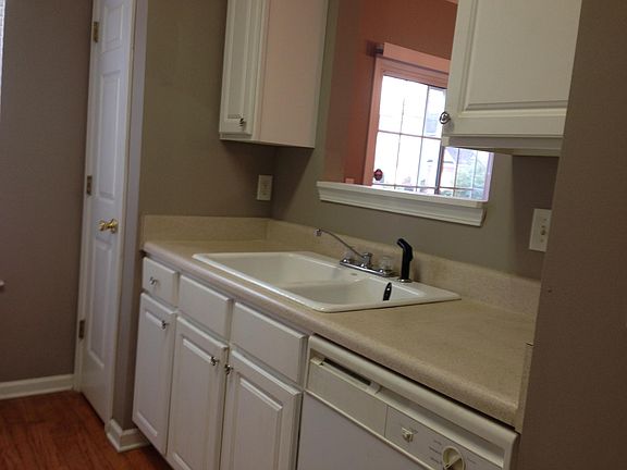 5th image of 1560 River Main Ct