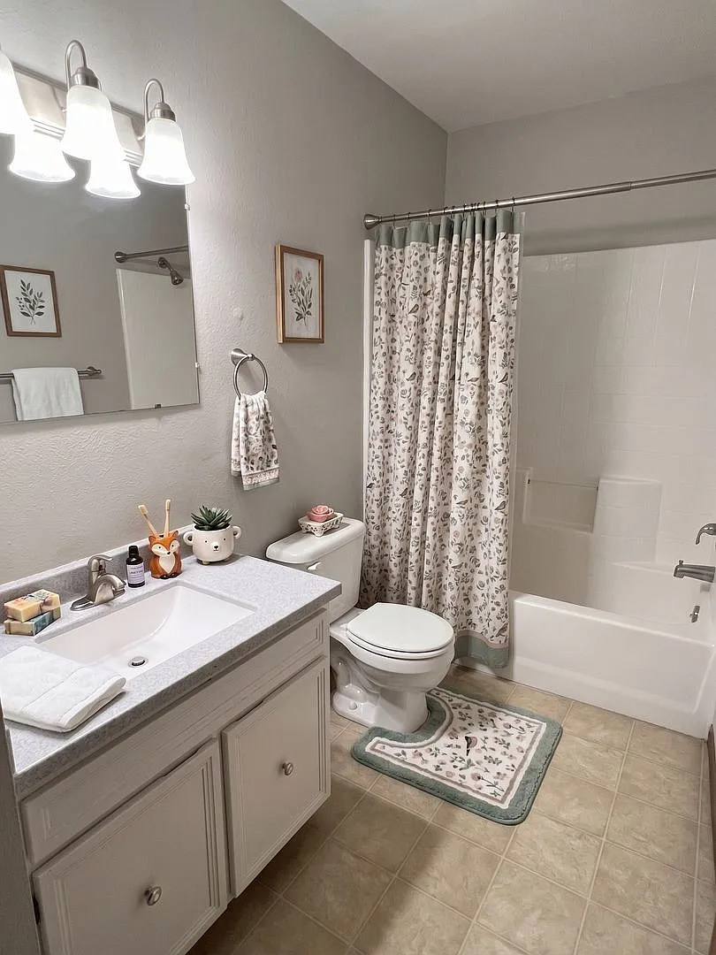 746 Russell Rd — Photo 3