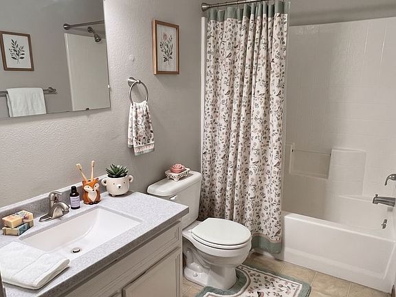 4th image of 746 Russell Rd APT 8