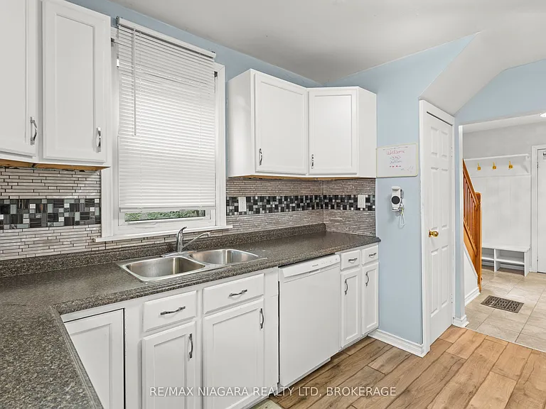 32 Page St — Photo 14