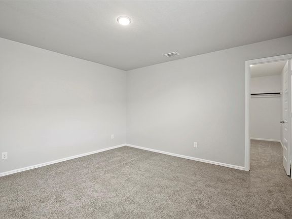 4th image of 724 Brenham Ave