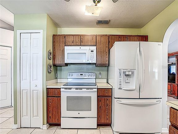 3rd image of 2761 Thornberry Ct