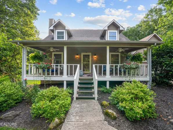 672 Creekway Dr, Crossville, TN 38555