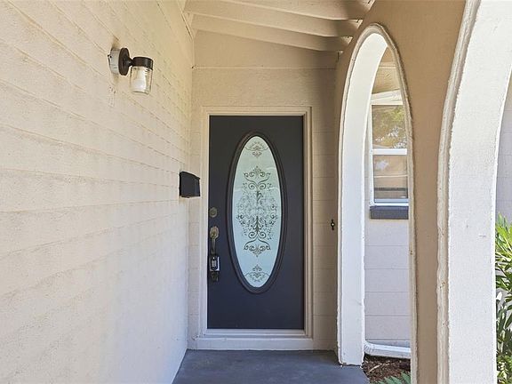 4th image of 511 Oxford Ct