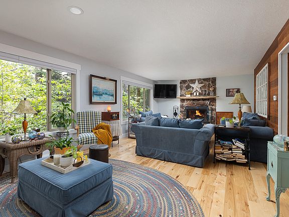 5th image of 2086 NE Arrowhead Way