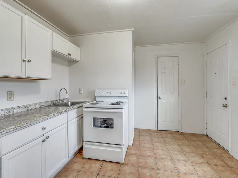 3422 Terrell St — Photo 7