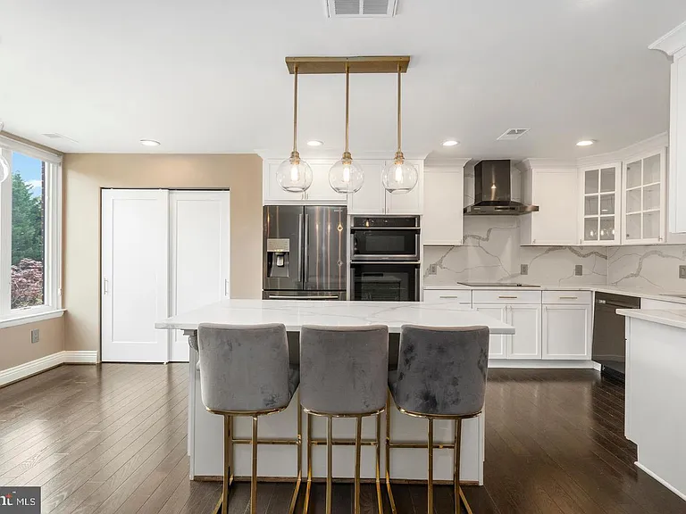 2419 Boston St — Photo 13