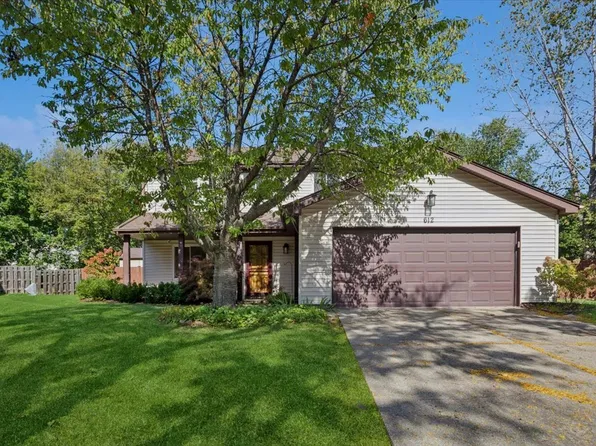 612 Armstrong Ct N, Buffalo Grove, IL 60089