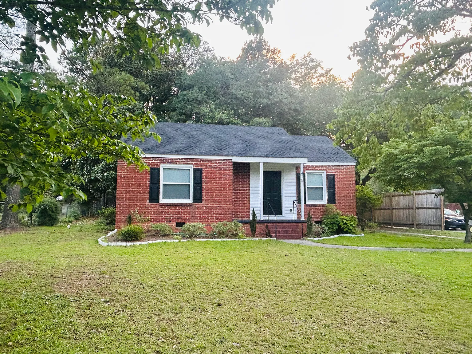 3 bed, 1100 sqft, $1,650 — Photo 2