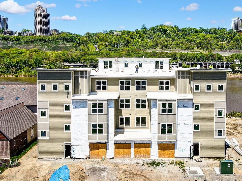 1st image of 617 Manhattan Blvd #203