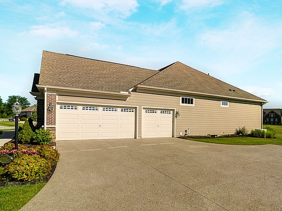 2nd image of 7184 Maple Leaf Cir