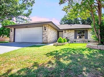 3rd image of 3001 Meadowmoor St