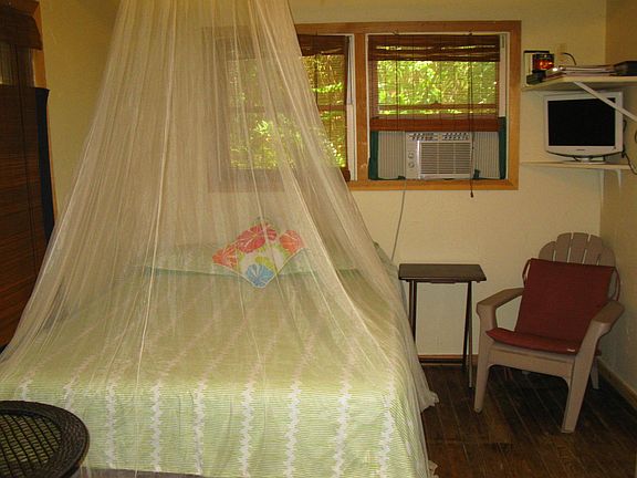 Queen Bed Fits Nicely