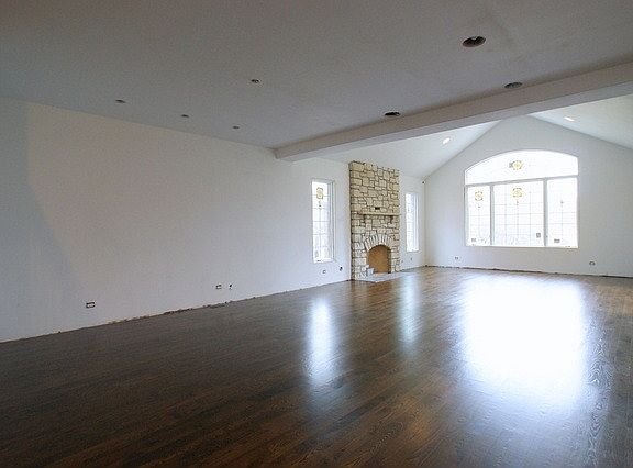 2nd image of 625 S Warren Ave