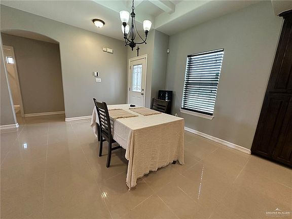 5th image of 2909 Chelsea Ln