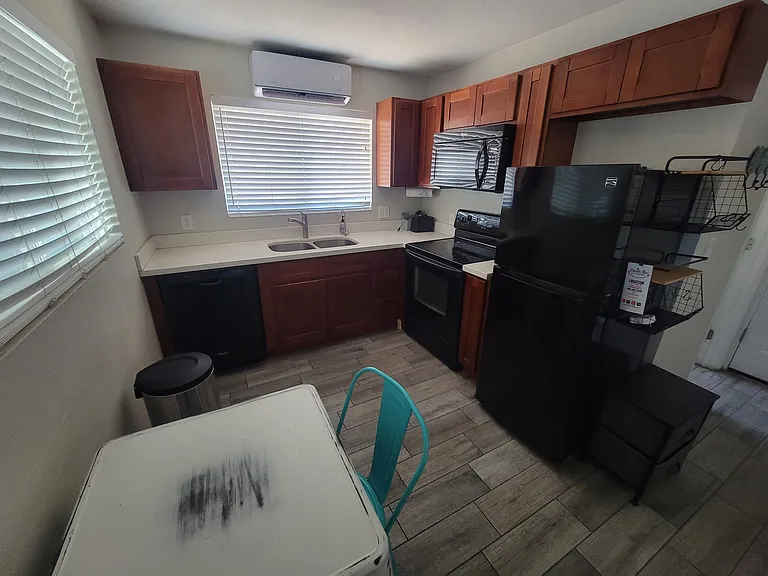 170 E Broadway Ln #B — Photo 9