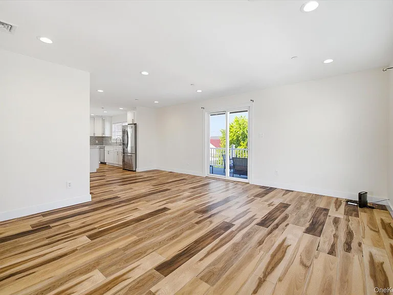 740 S Ocean Ave — Photo 21