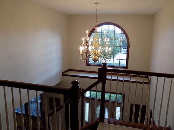 3rd image of 10101 Forest Glen Dr