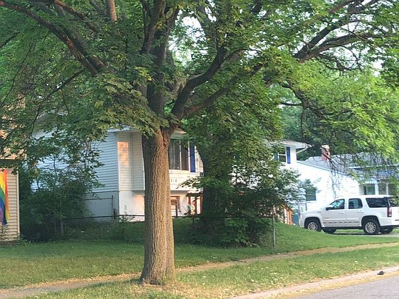 4th image of 3818 Wainwright Ave