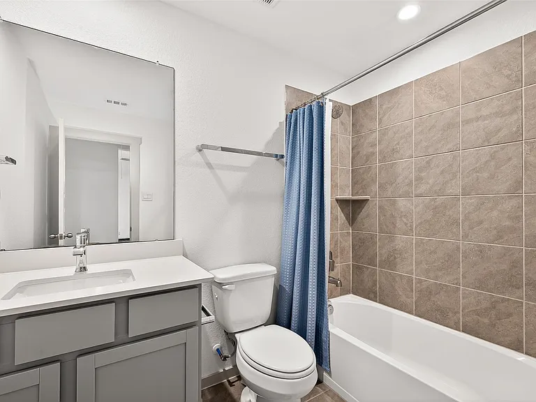 1107 Lakes Edge Ln — Photo 35