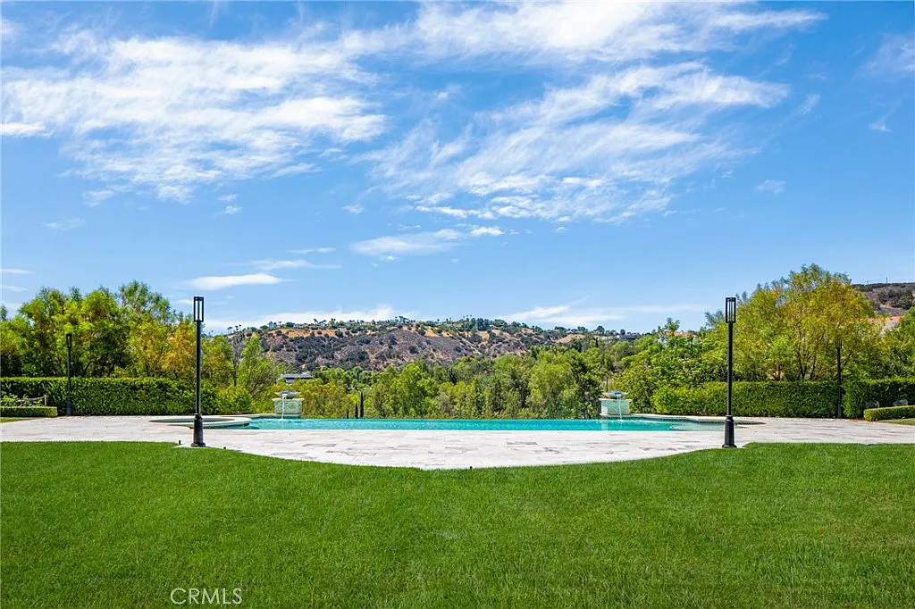 6 bed, 6.5 bath, 10876 sqft, $85,000 — Photo 4