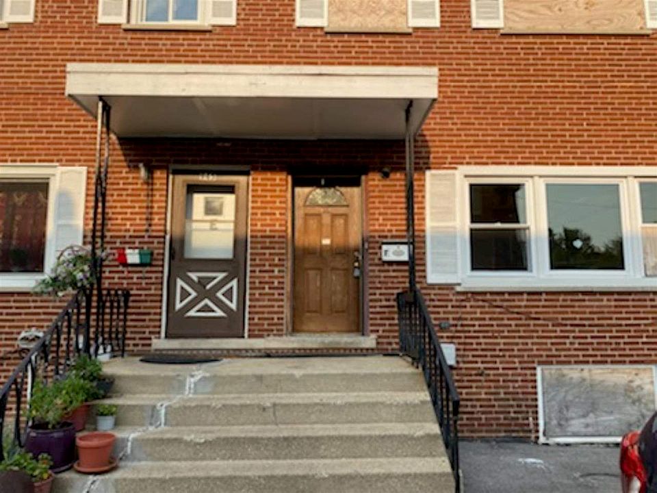 1st image of 945 W North Ave