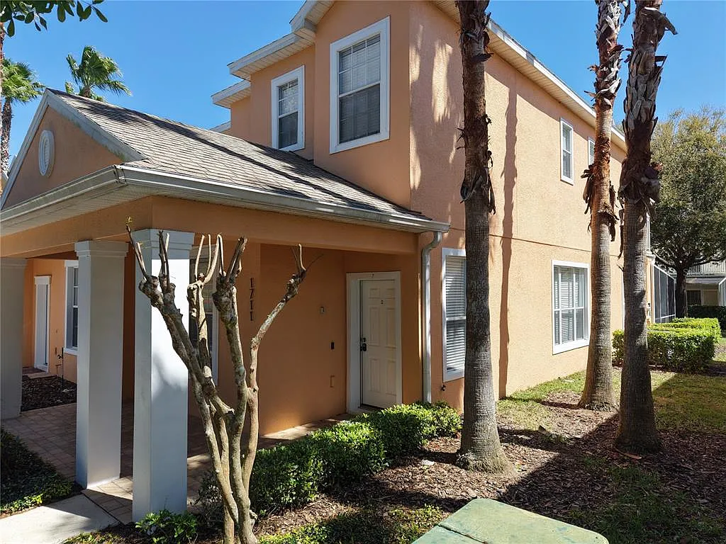 3 bed, 3.0 bath, 1503 sqft, $2,100 — Photo 2