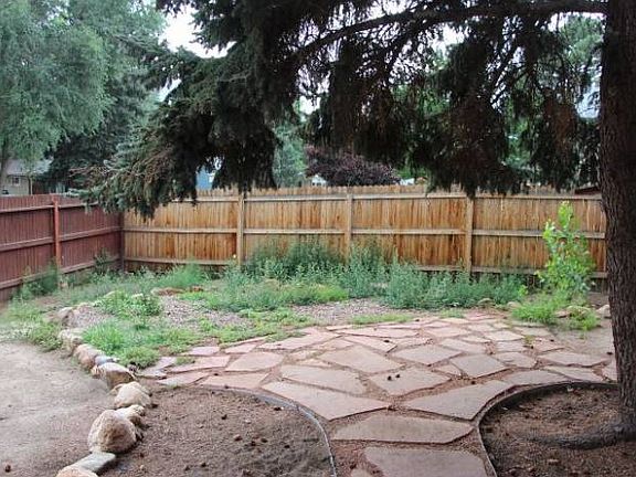 Backyard flagstone patio