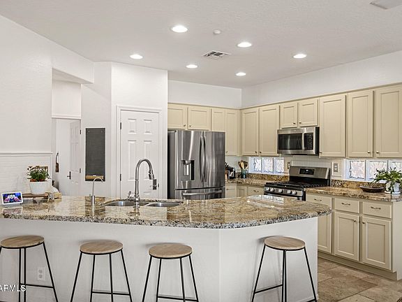 5th image of 2330 W MUIRFIELD Drive