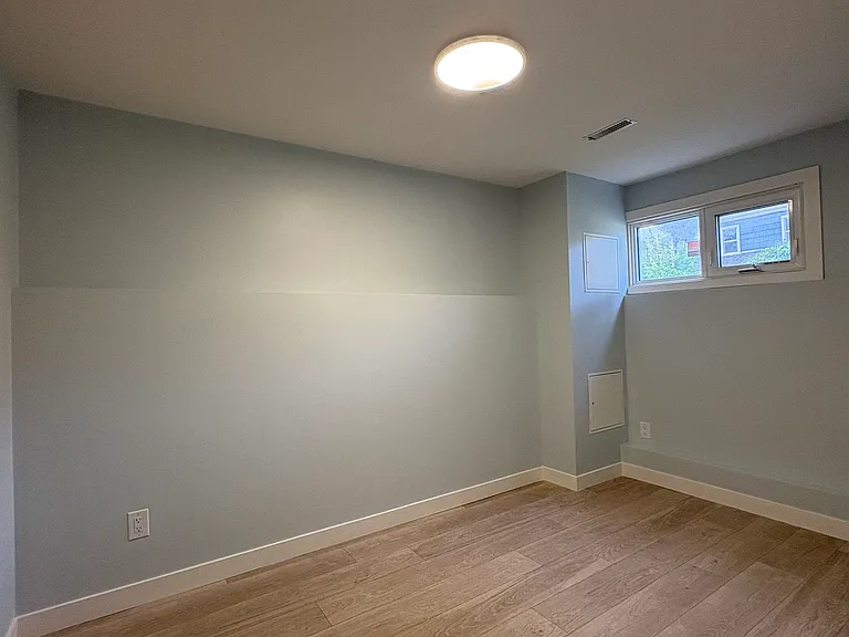 64 Riverton Ave — Photo 15